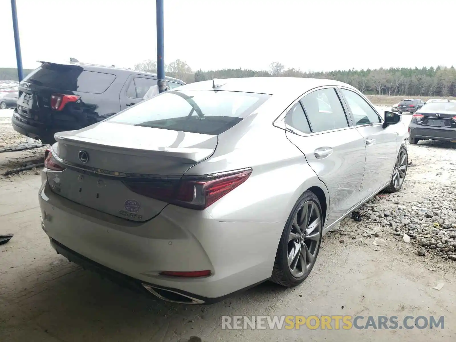 4 Photograph of a damaged car 58ABZ1B17KU017016 LEXUS ES350 2019