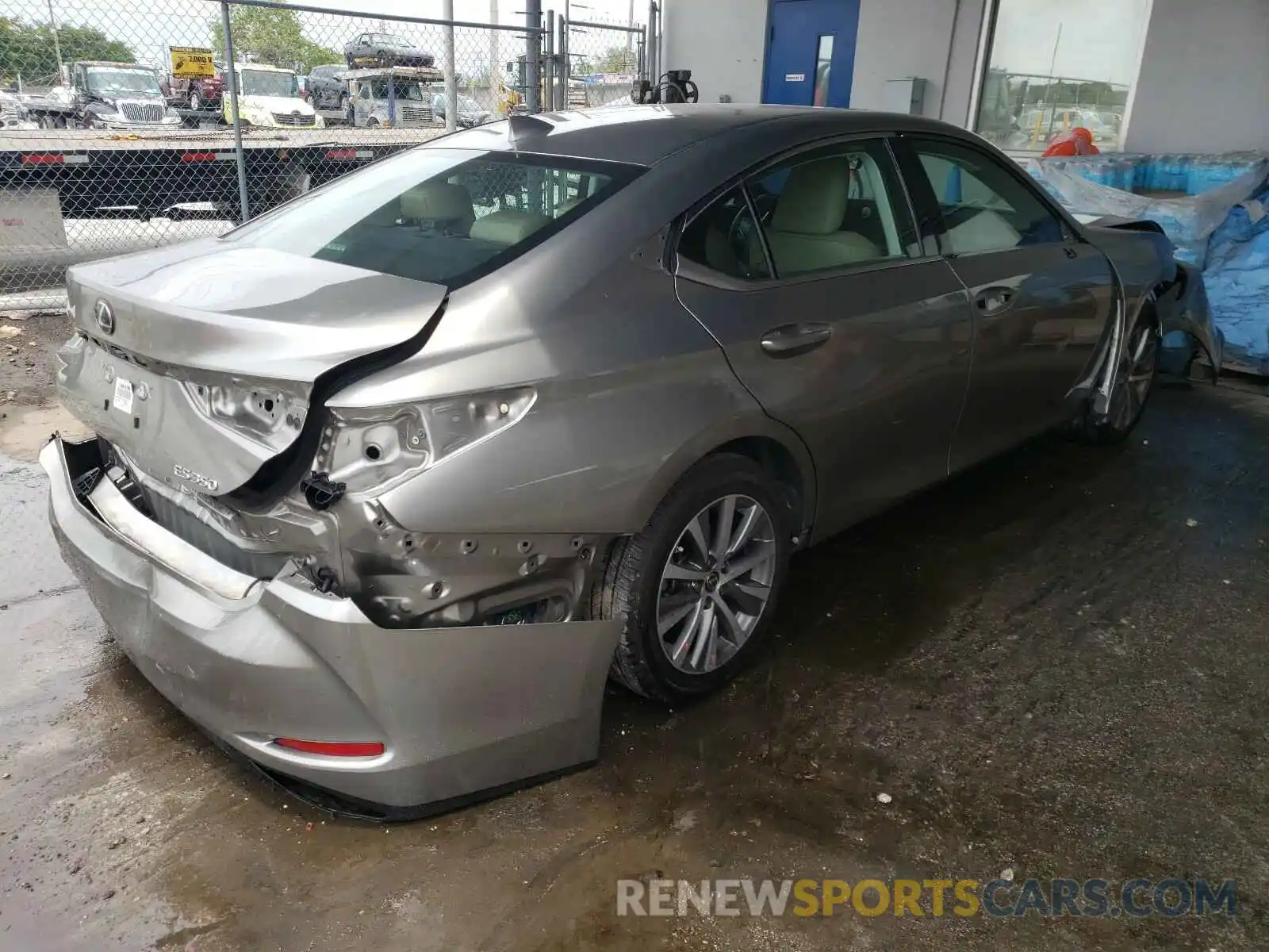 4 Photograph of a damaged car 58ABZ1B17KU025925 LEXUS ES350 2019