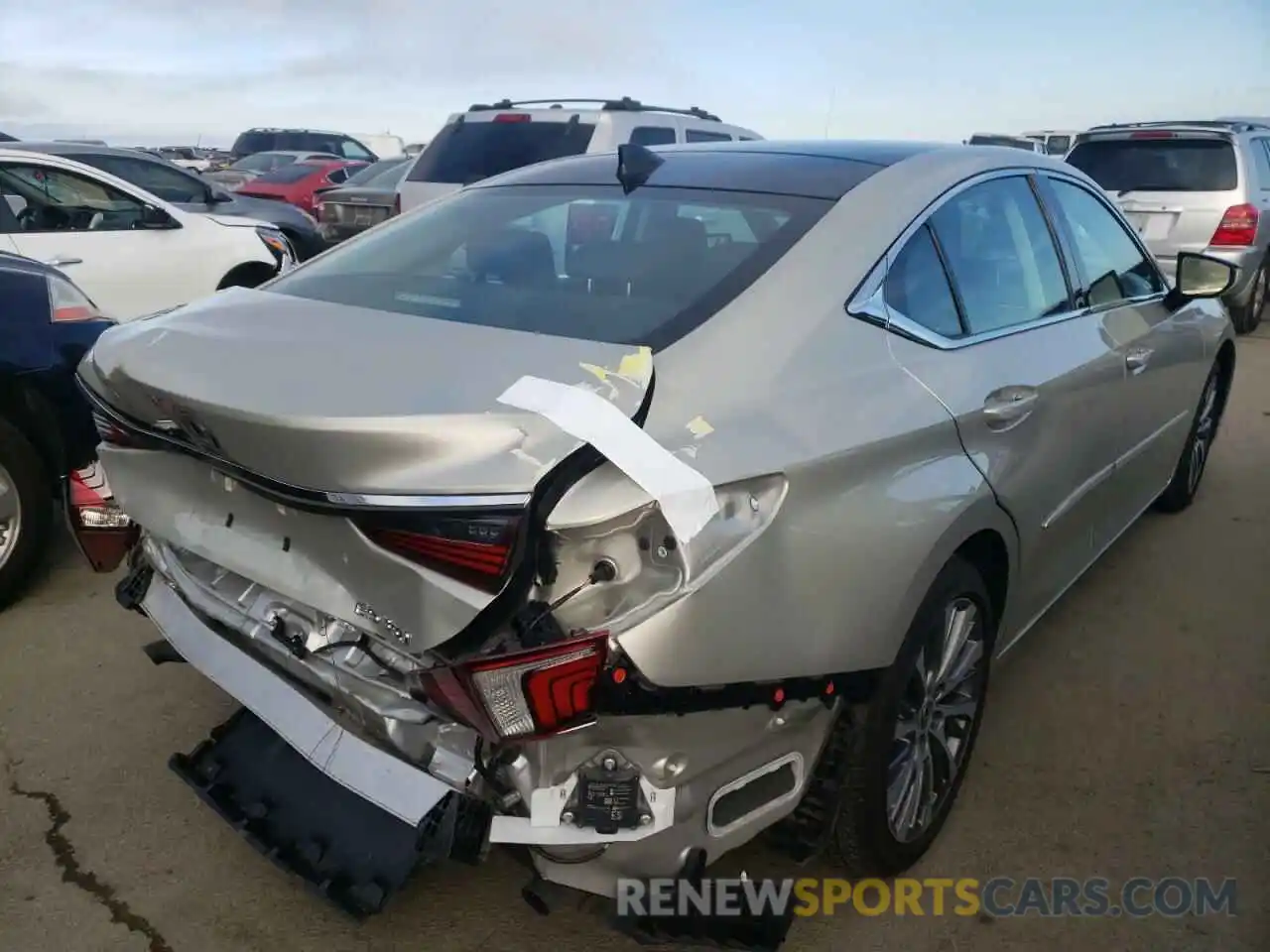 4 Photograph of a damaged car 58ABZ1B17KU028260 LEXUS ES350 2019