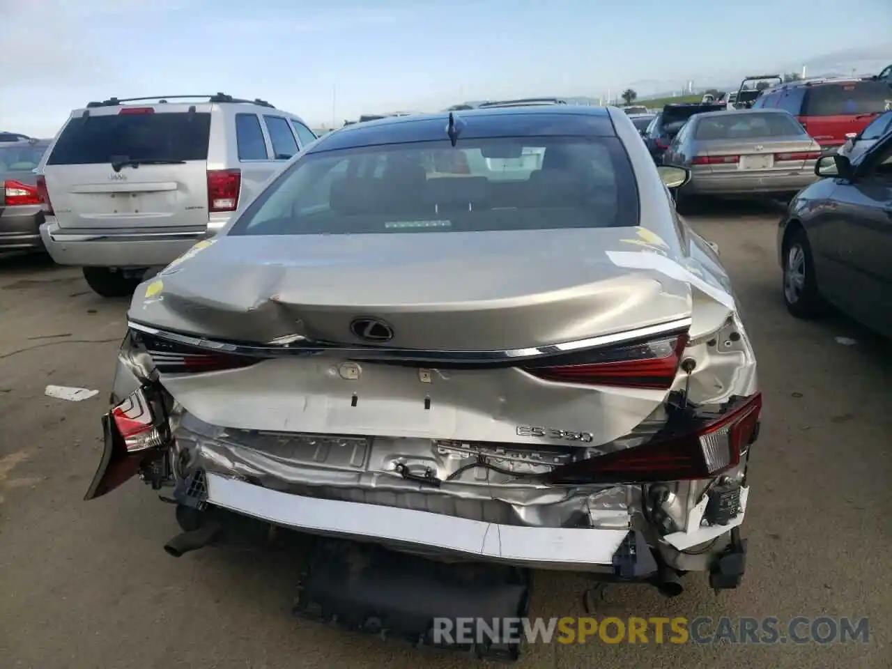 9 Photograph of a damaged car 58ABZ1B17KU028260 LEXUS ES350 2019