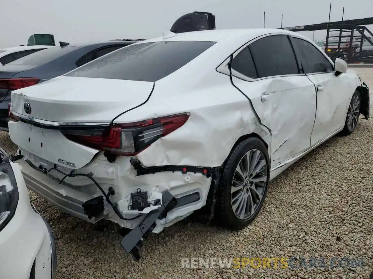 4 Фотография поврежденного автомобиля 58ABZ1B17KU030512 LEXUS ES350 2019