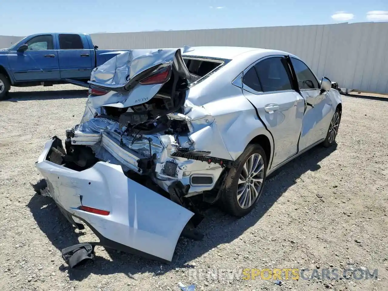 4 Photograph of a damaged car 58ABZ1B17KU035189 LEXUS ES350 2019