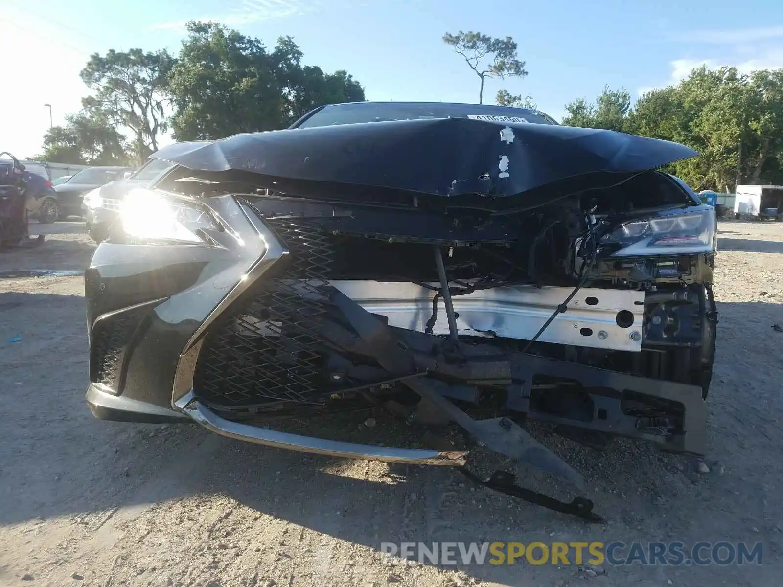 9 Photograph of a damaged car 58ABZ1B17KU039579 LEXUS ES350 2019