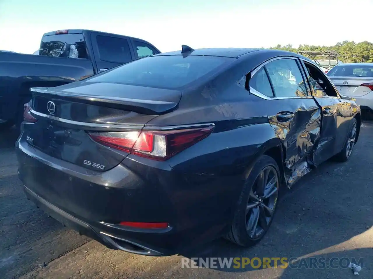 4 Photograph of a damaged car 58ABZ1B17KU042191 LEXUS ES350 2019