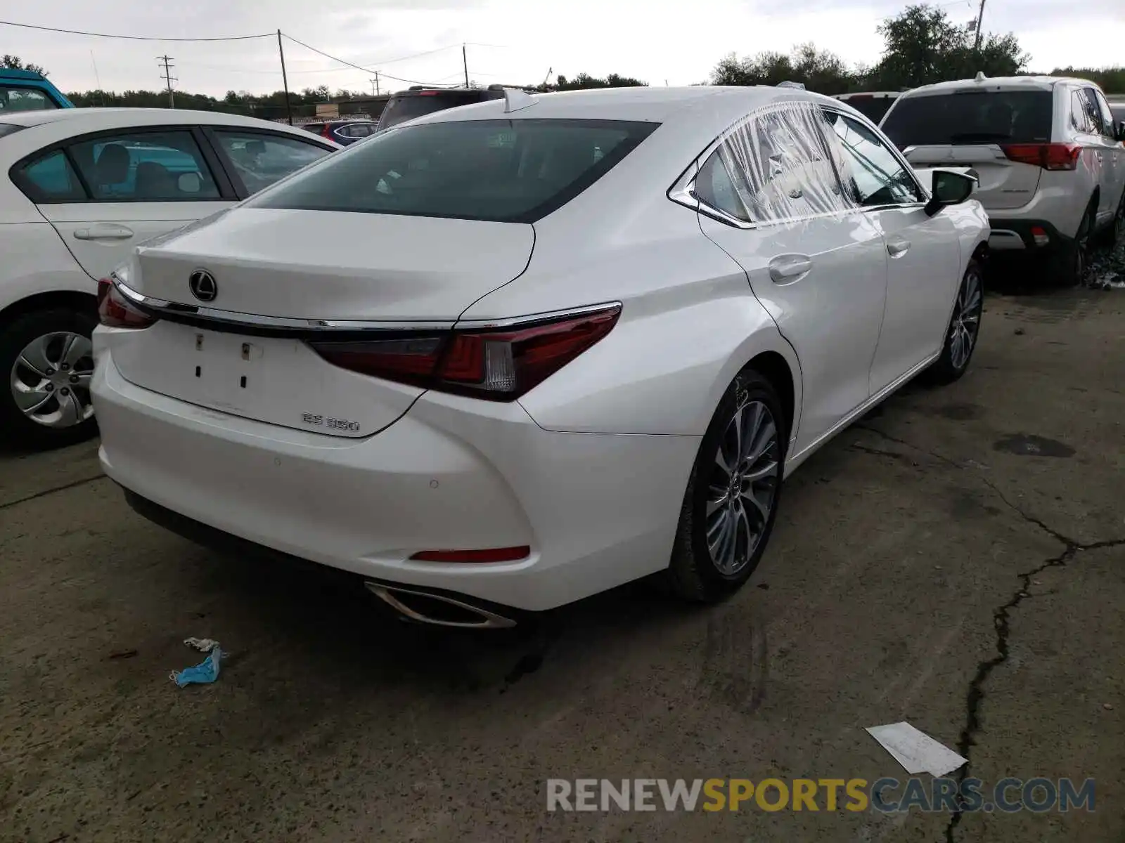 4 Photograph of a damaged car 58ABZ1B17KU042403 LEXUS ES350 2019