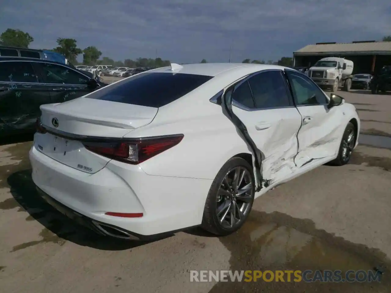 4 Photograph of a damaged car 58ABZ1B17KU042465 LEXUS ES350 2019