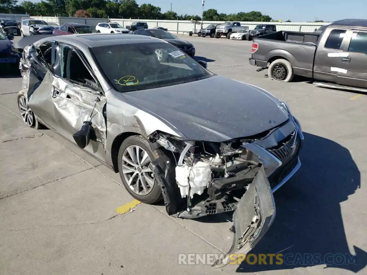 1 Photograph of a damaged car 58ABZ1B17KU044006 LEXUS ES350 2019