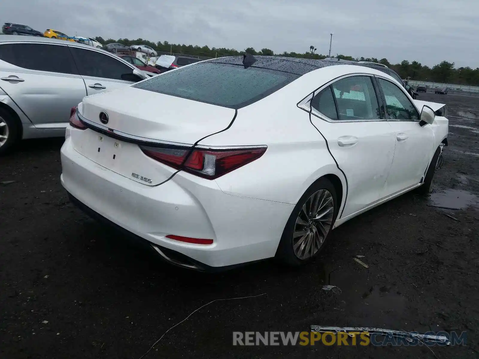 4 Photograph of a damaged car 58ABZ1B17KU046130 LEXUS ES350 2019