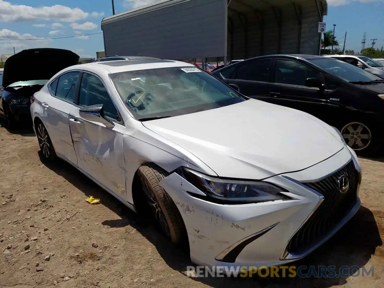 1 Photograph of a damaged car 58ABZ1B17KU047262 LEXUS ES350 2019