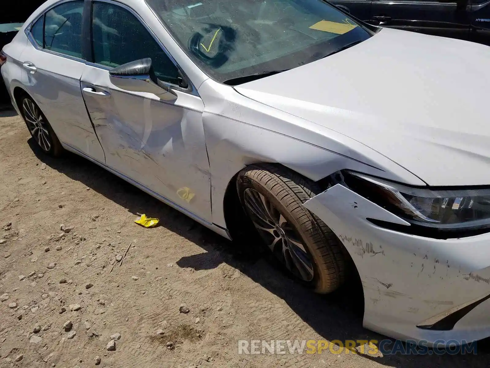 9 Photograph of a damaged car 58ABZ1B17KU047262 LEXUS ES350 2019