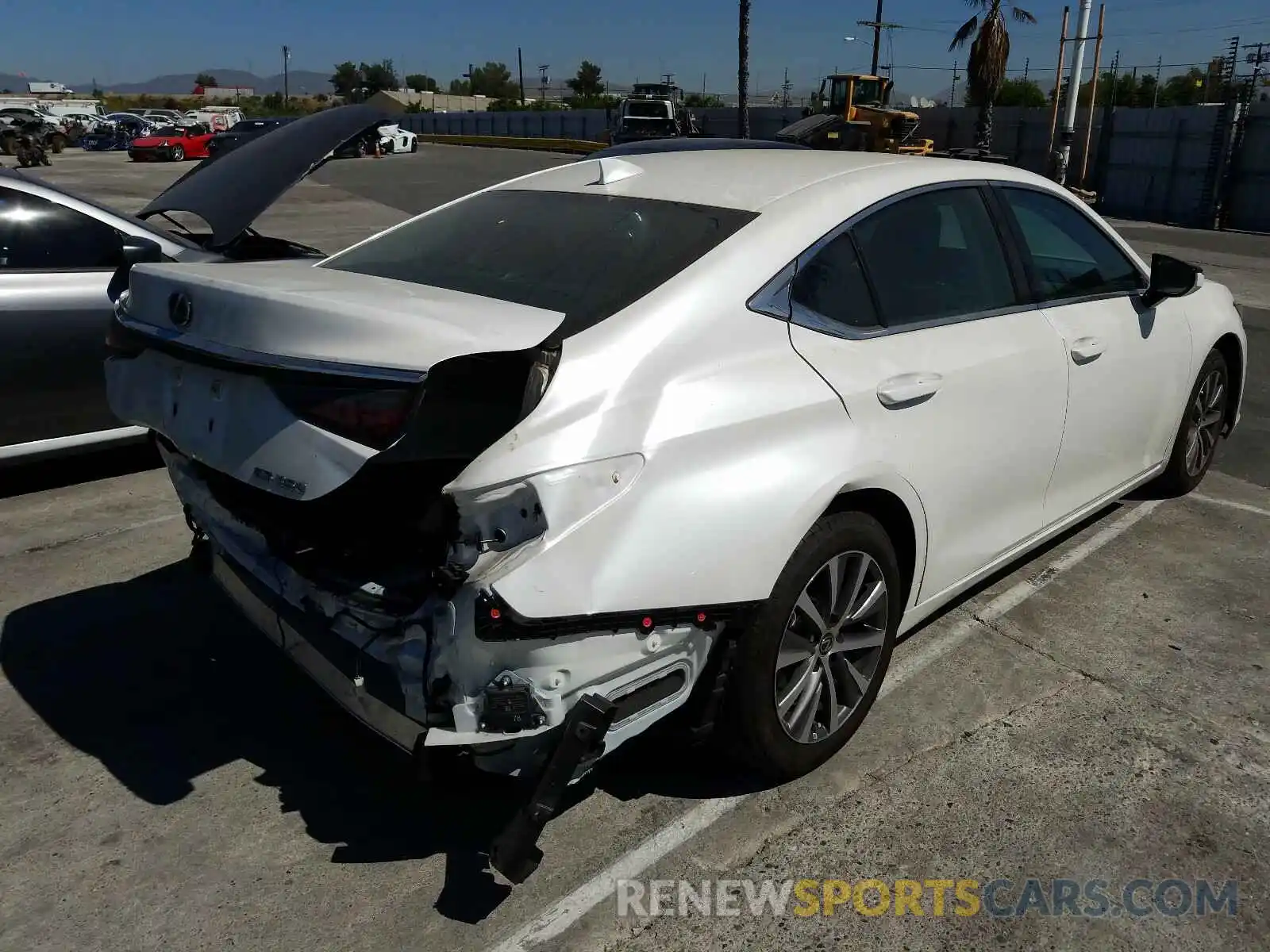 4 Photograph of a damaged car 58ABZ1B17KU048069 LEXUS ES350 2019