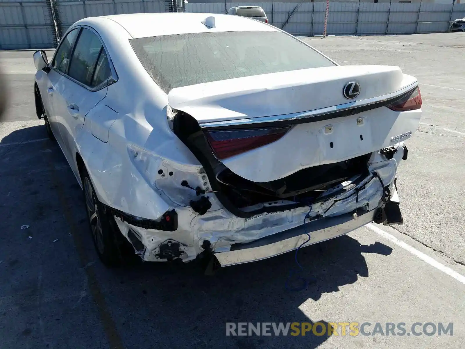 9 Photograph of a damaged car 58ABZ1B17KU048069 LEXUS ES350 2019