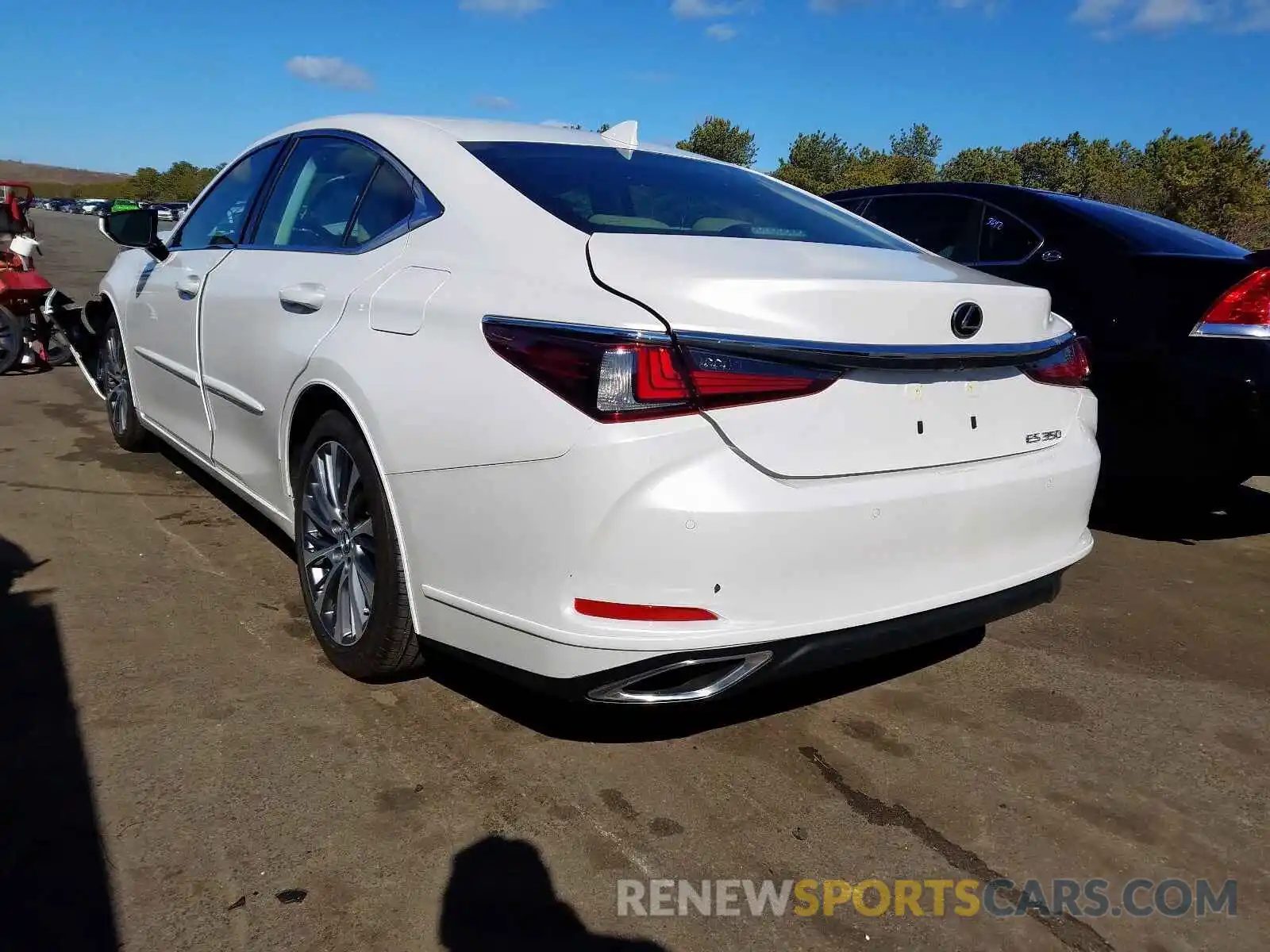 3 Photograph of a damaged car 58ABZ1B17KU048203 LEXUS ES350 2019