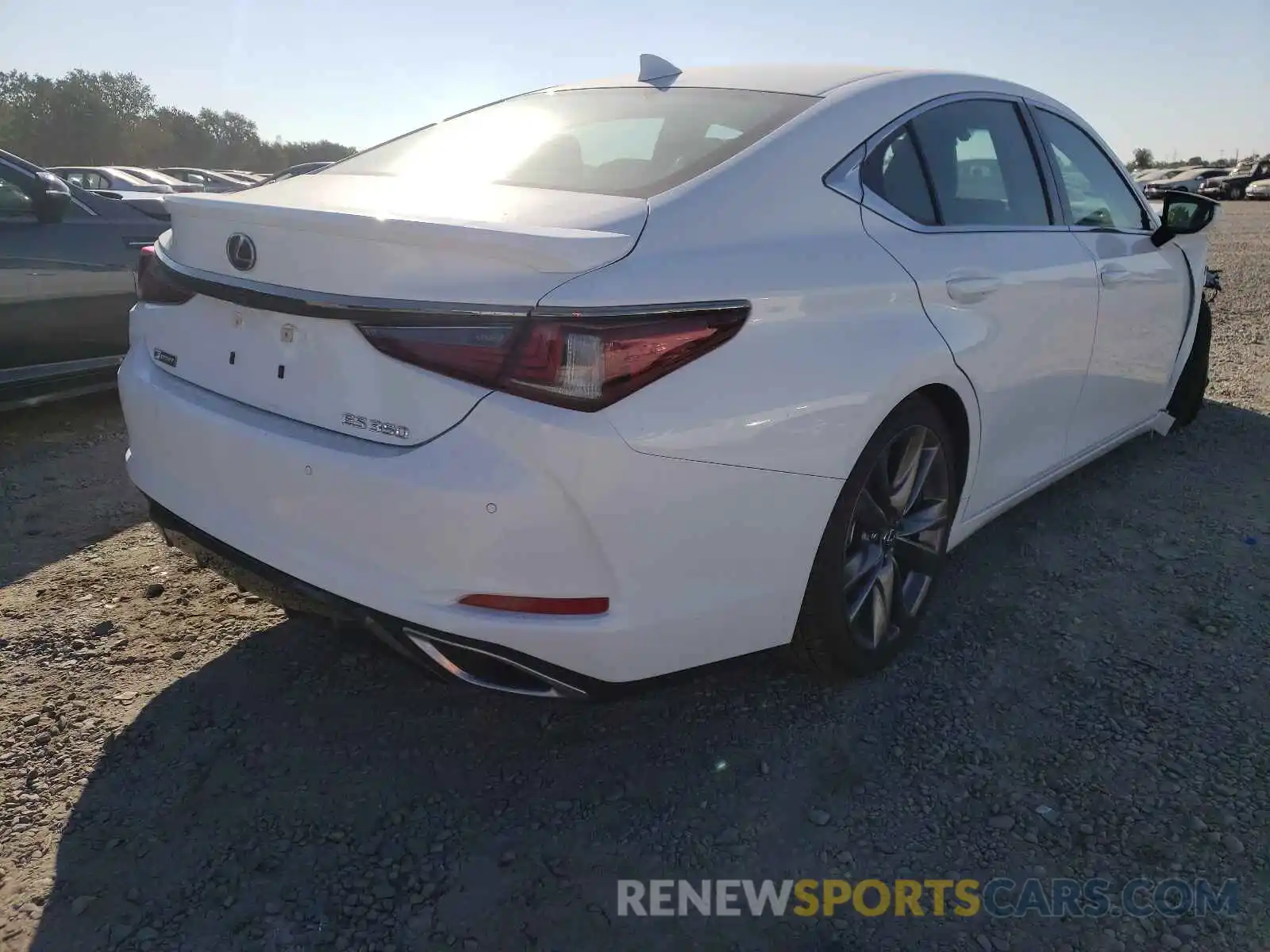 4 Photograph of a damaged car 58ABZ1B17KU048623 LEXUS ES350 2019