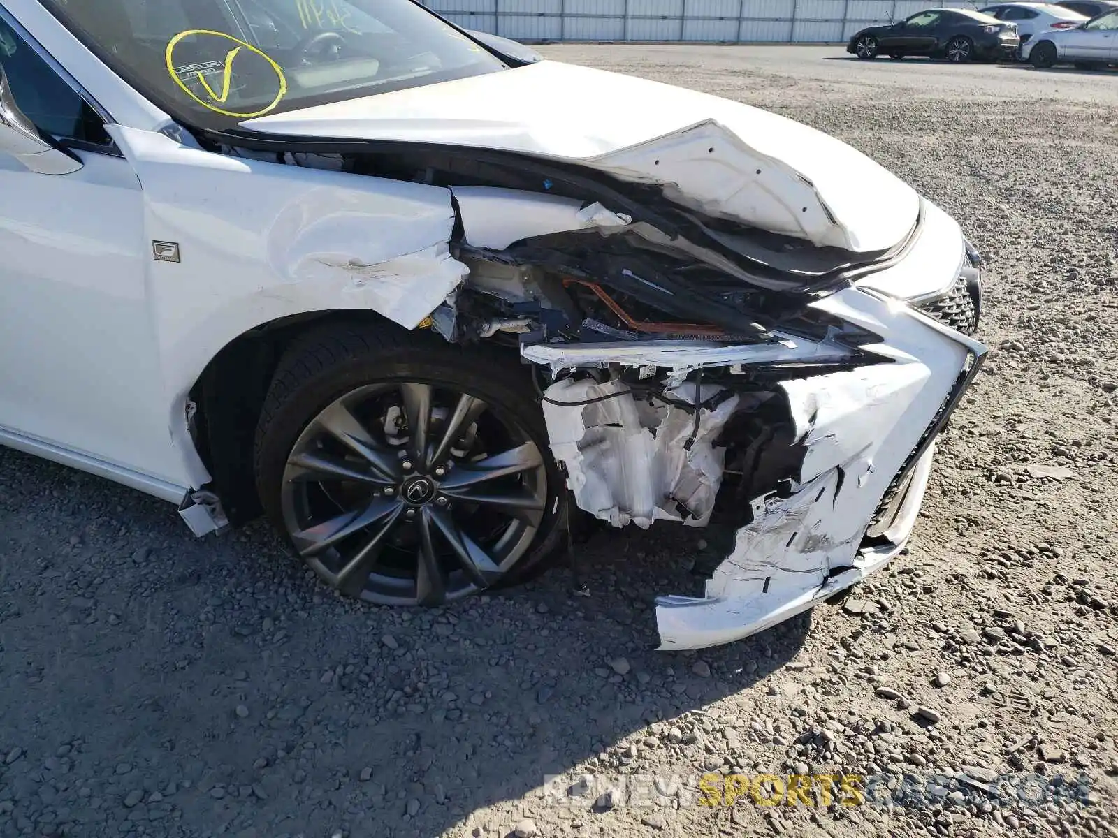 9 Photograph of a damaged car 58ABZ1B17KU048623 LEXUS ES350 2019