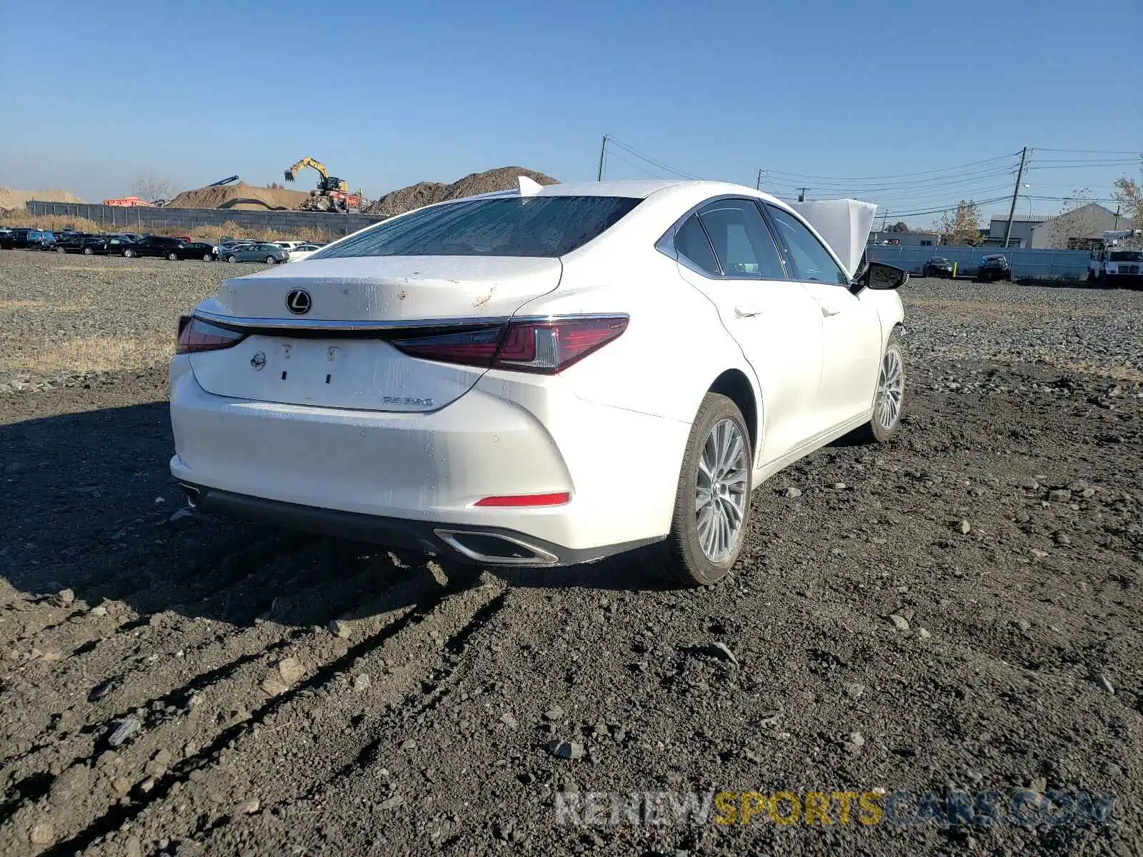 4 Photograph of a damaged car 58ABZ1B17KU051165 LEXUS ES350 2019