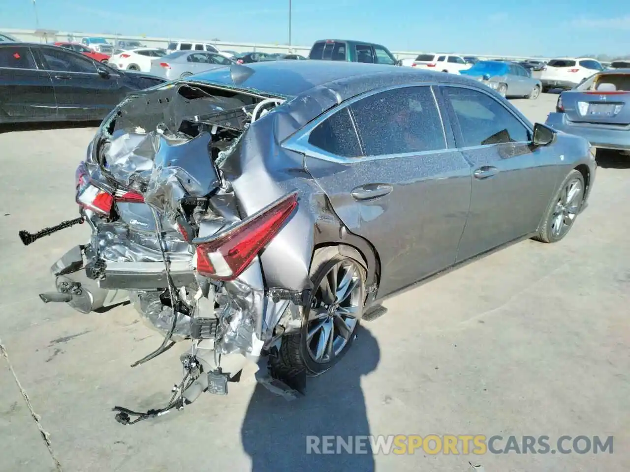 4 Photograph of a damaged car 58ABZ1B18KU001911 LEXUS ES350 2019