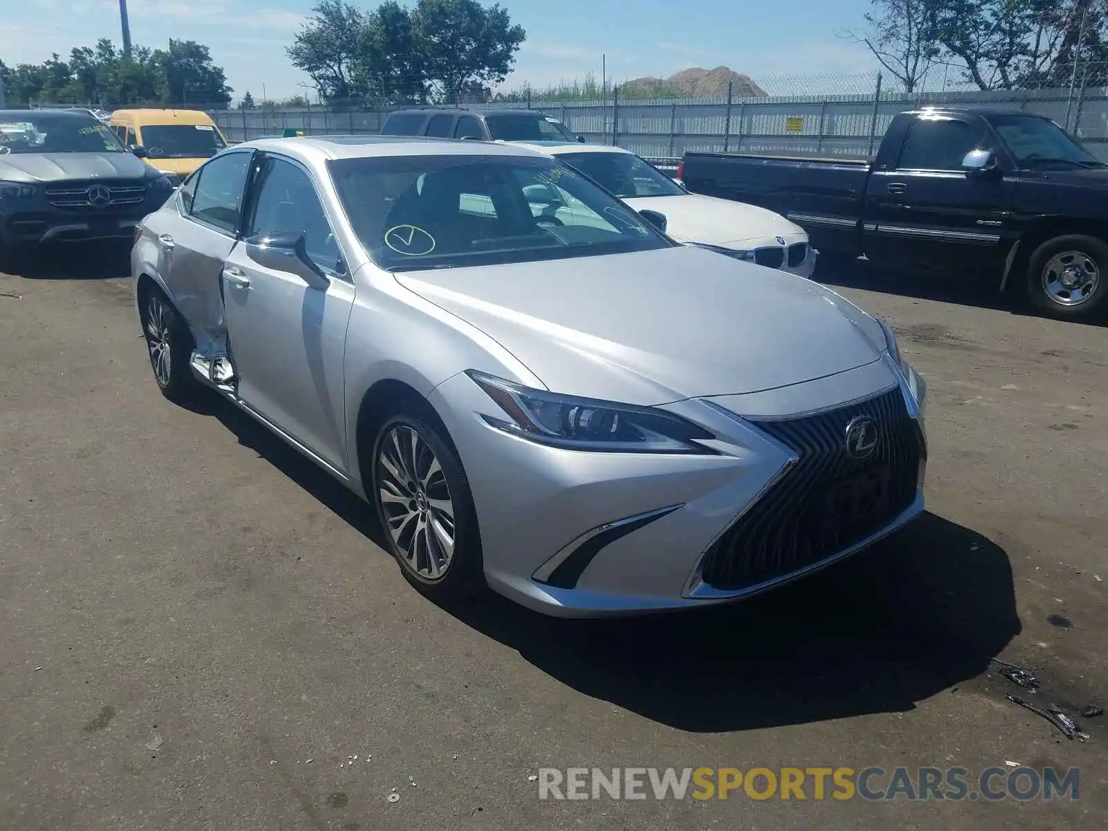 1 Photograph of a damaged car 58ABZ1B18KU002105 LEXUS ES350 2019