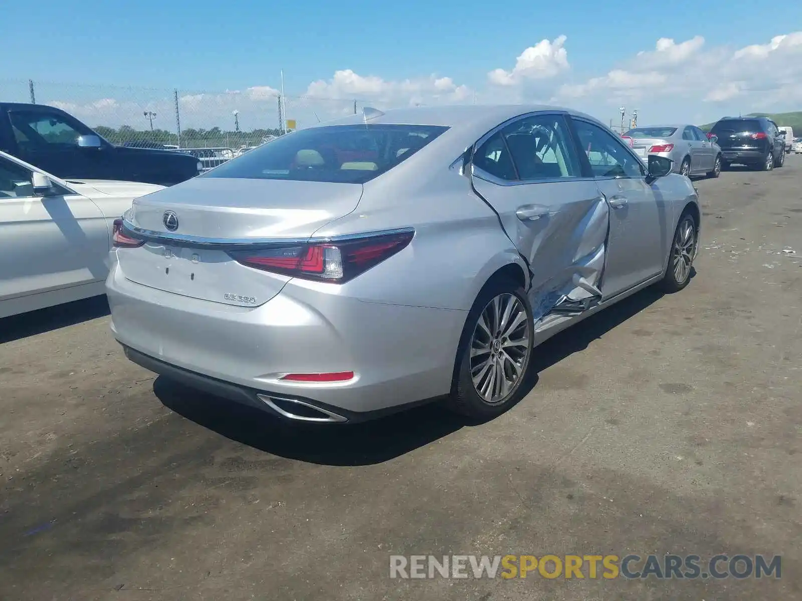 4 Photograph of a damaged car 58ABZ1B18KU002105 LEXUS ES350 2019