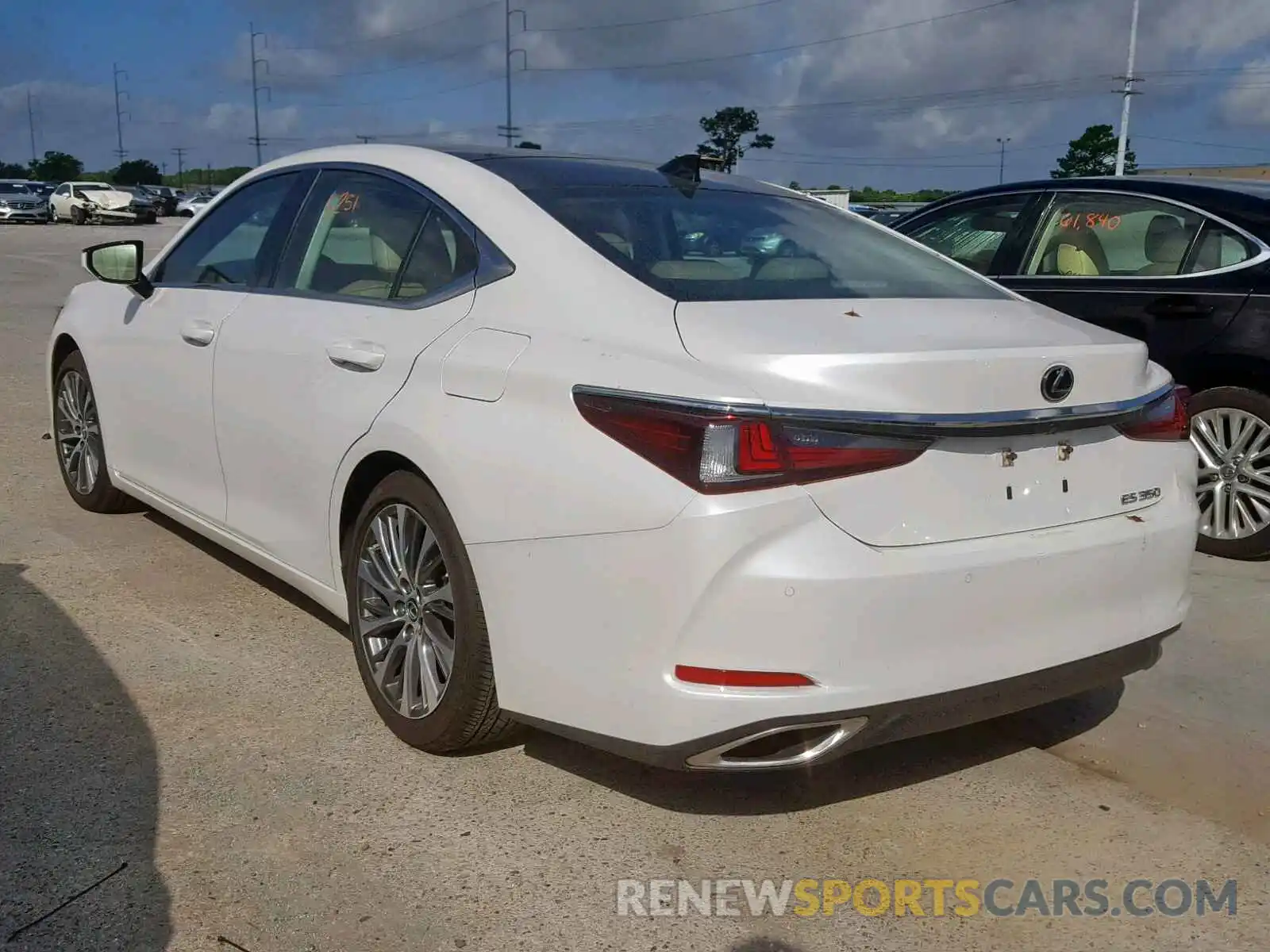 3 Photograph of a damaged car 58ABZ1B18KU003447 LEXUS ES350 2019