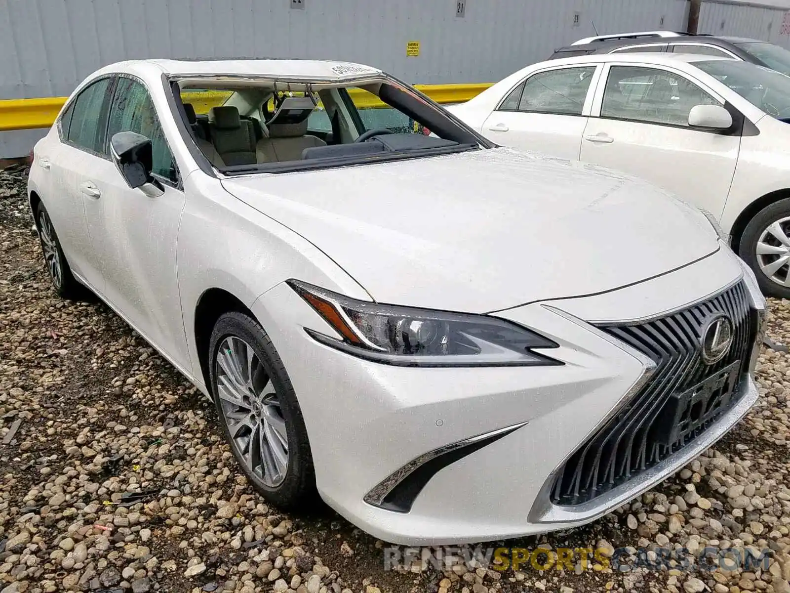 1 Photograph of a damaged car 58ABZ1B18KU006994 LEXUS ES350 2019