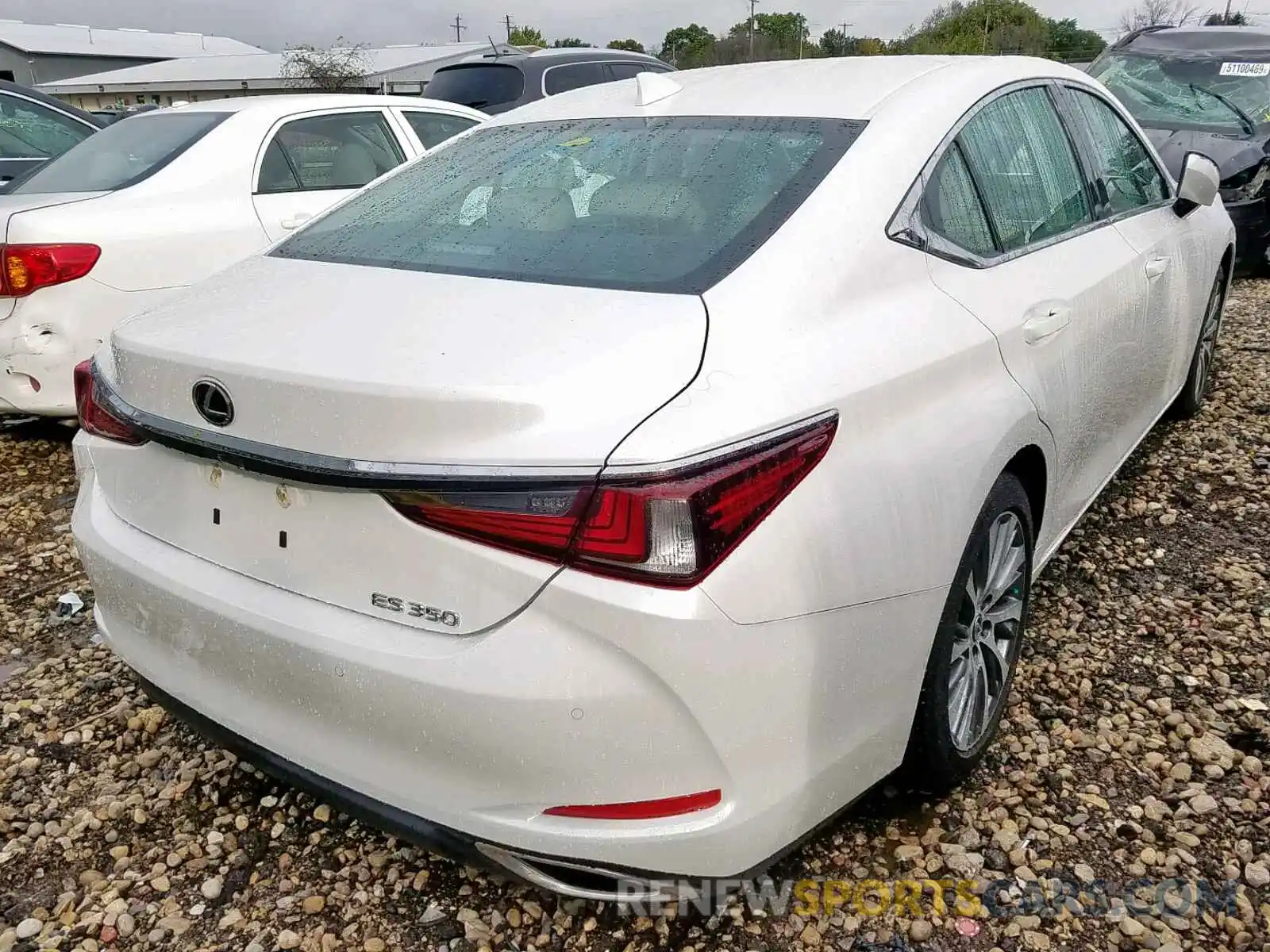 4 Photograph of a damaged car 58ABZ1B18KU006994 LEXUS ES350 2019