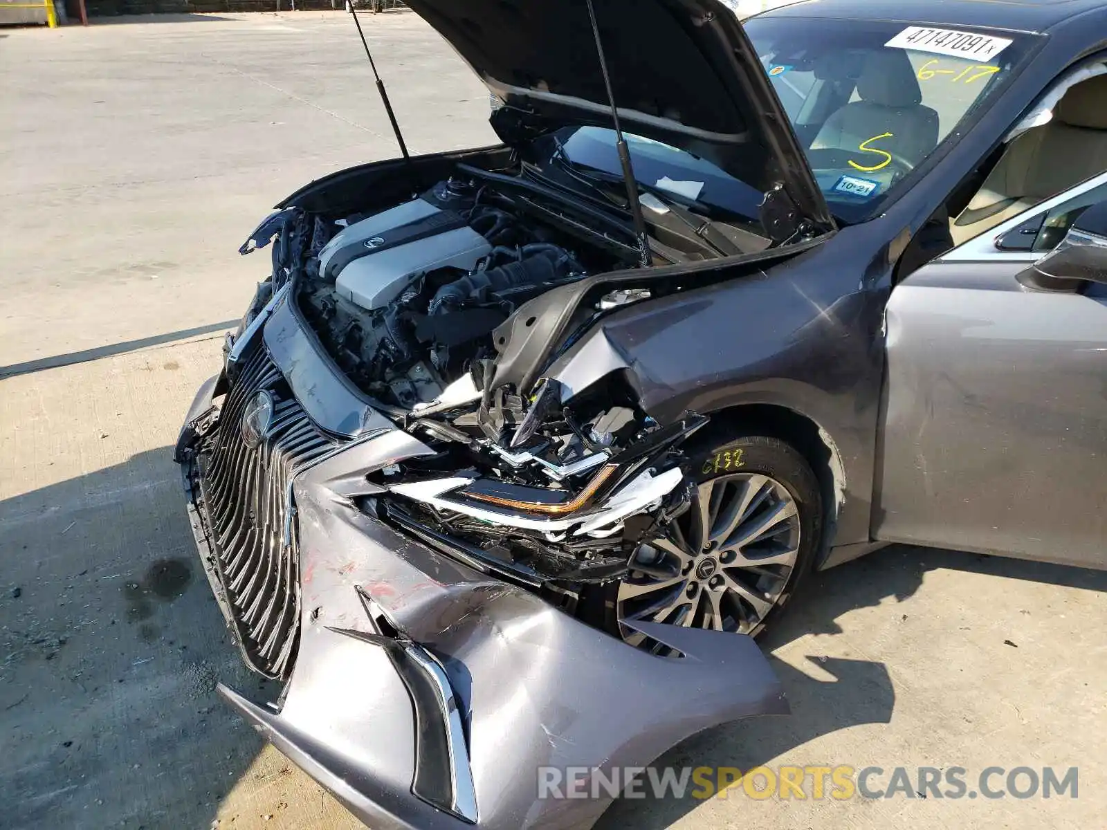 9 Photograph of a damaged car 58ABZ1B18KU007272 LEXUS ES350 2019