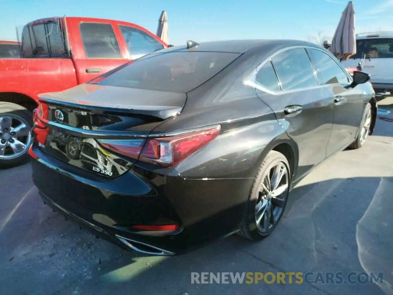 4 Photograph of a damaged car 58ABZ1B18KU008812 LEXUS ES350 2019