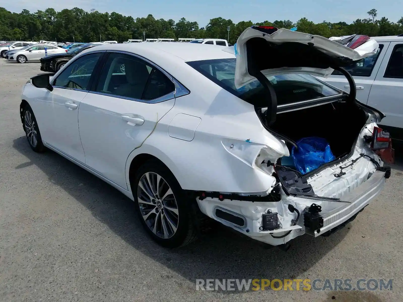 3 Photograph of a damaged car 58ABZ1B18KU010723 LEXUS ES350 2019