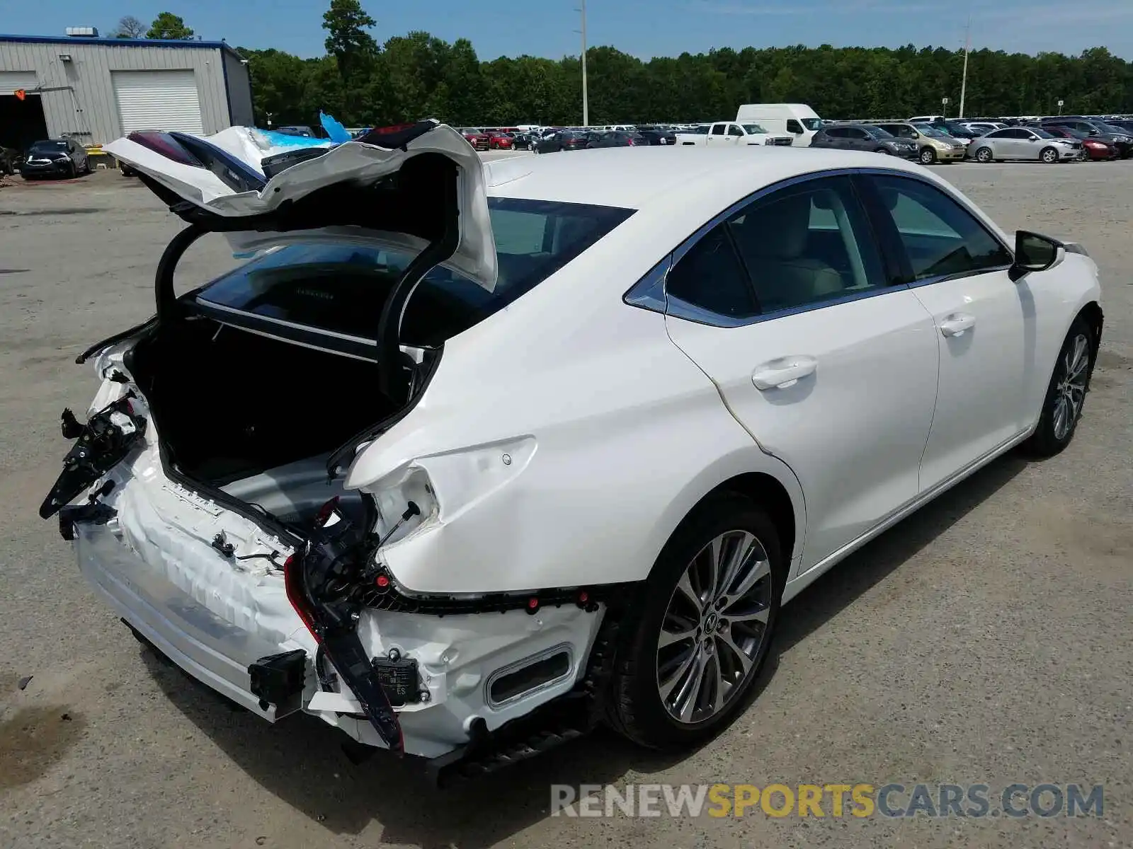 4 Photograph of a damaged car 58ABZ1B18KU010723 LEXUS ES350 2019