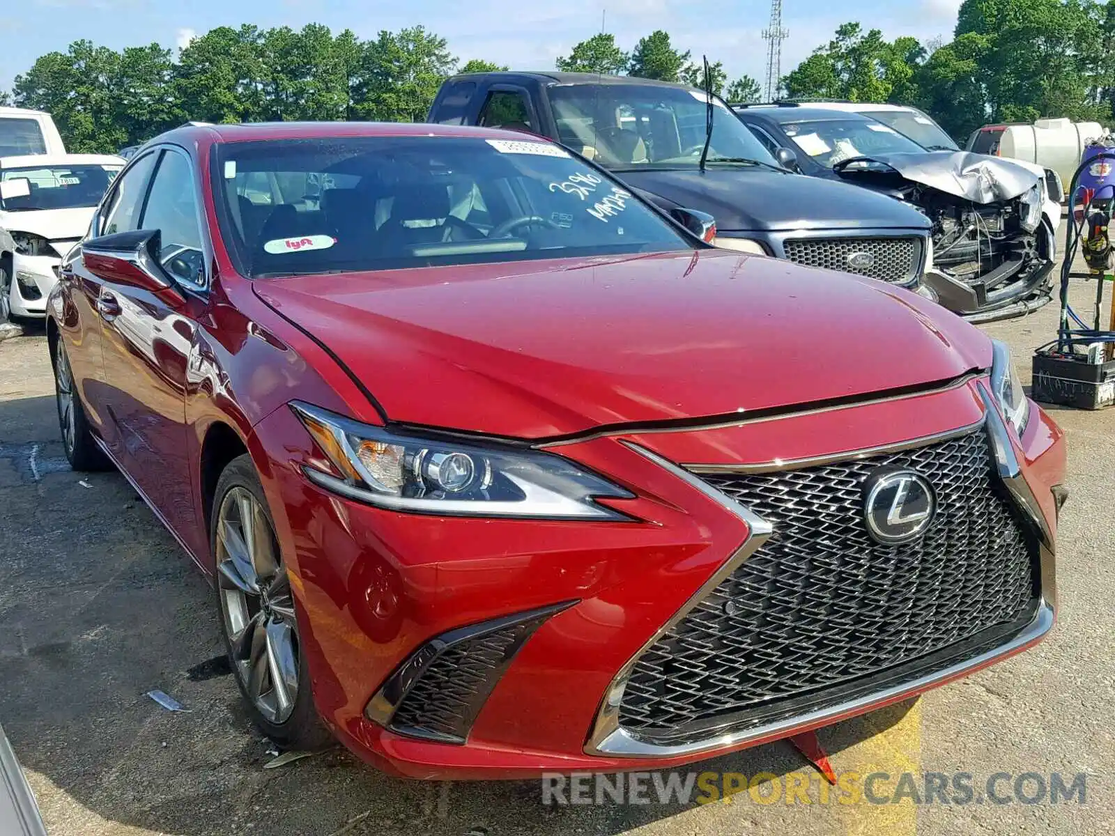 1 Photograph of a damaged car 58ABZ1B18KU013296 LEXUS ES350 2019