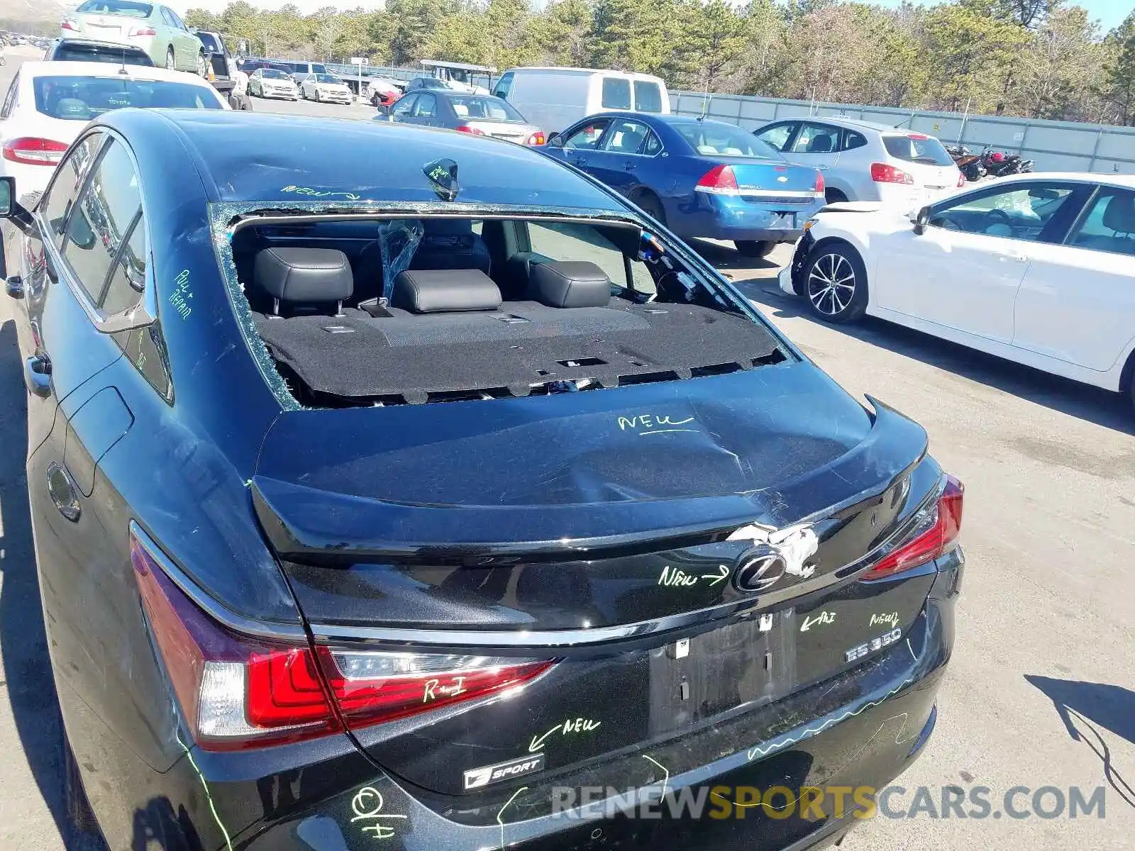 9 Photograph of a damaged car 58ABZ1B18KU018112 LEXUS ES350 2019