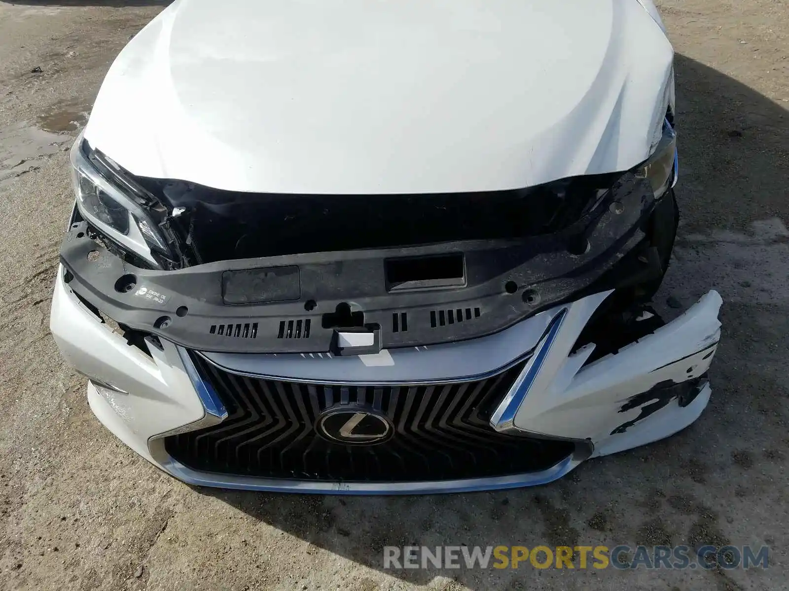 9 Photograph of a damaged car 58ABZ1B18KU018918 LEXUS ES350 2019