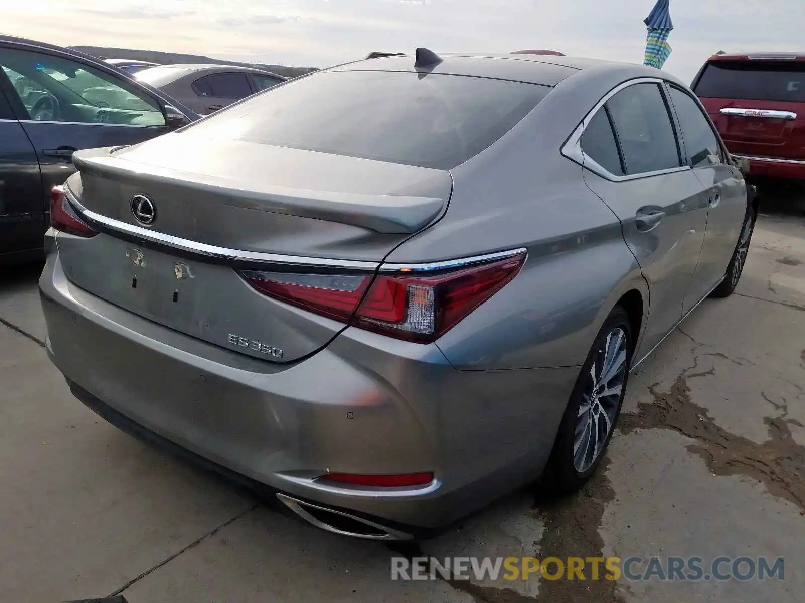 4 Photograph of a damaged car 58ABZ1B18KU019504 LEXUS ES350 2019