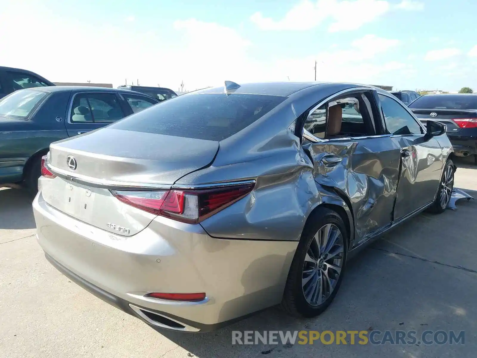 4 Photograph of a damaged car 58ABZ1B18KU020121 LEXUS ES350 2019