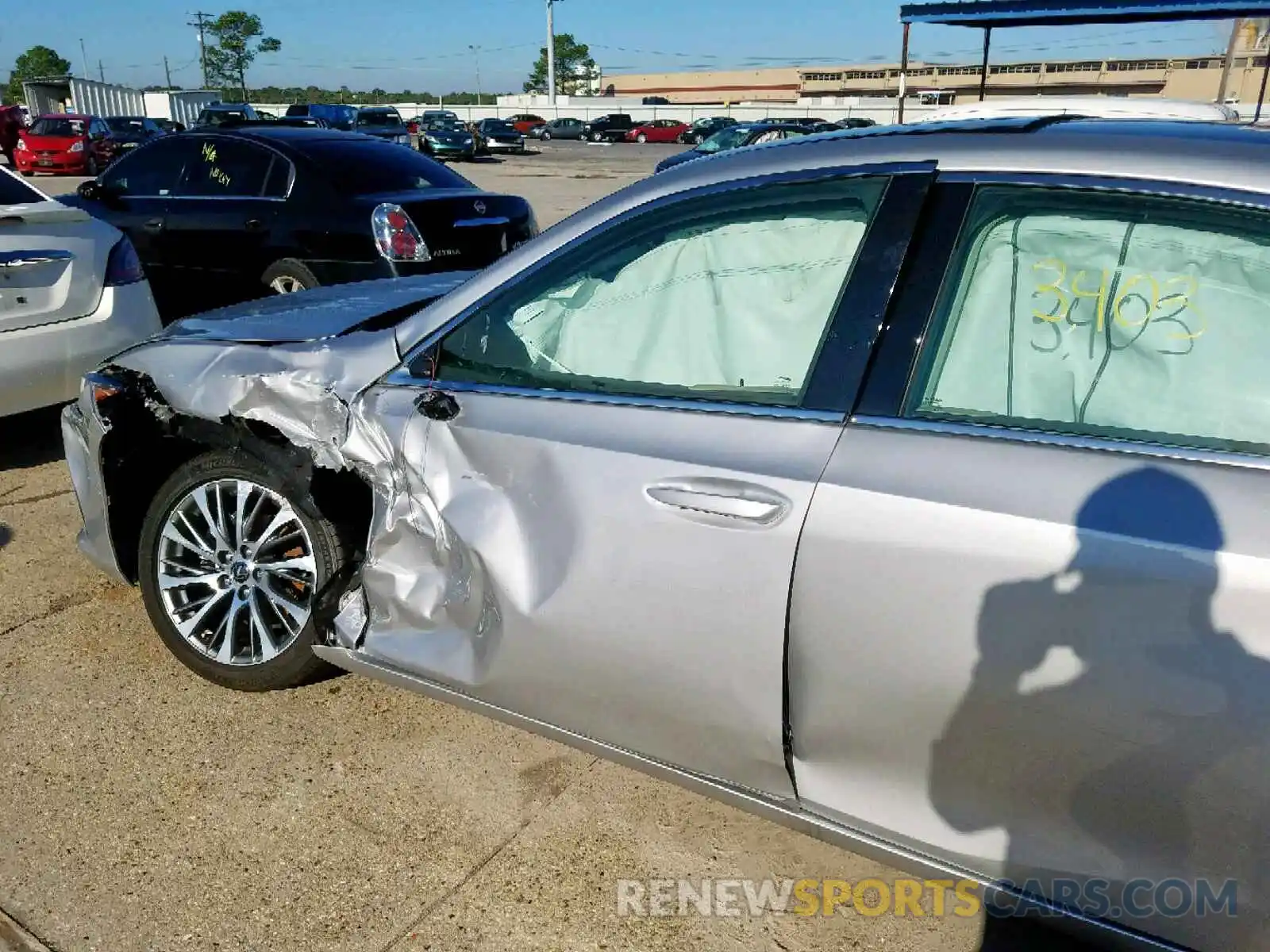 9 Photograph of a damaged car 58ABZ1B18KU020331 LEXUS ES350 2019