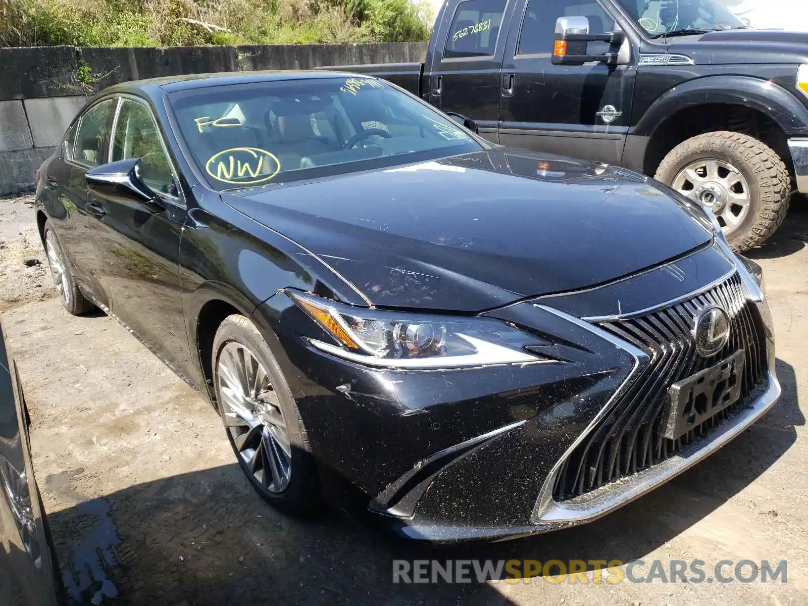 1 Photograph of a damaged car 58ABZ1B18KU024038 LEXUS ES350 2019