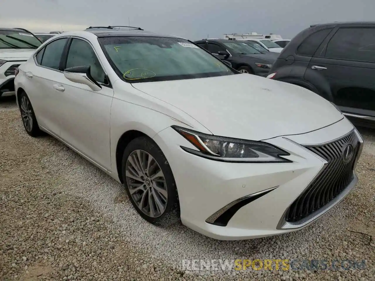 1 Photograph of a damaged car 58ABZ1B18KU025951 LEXUS ES350 2019