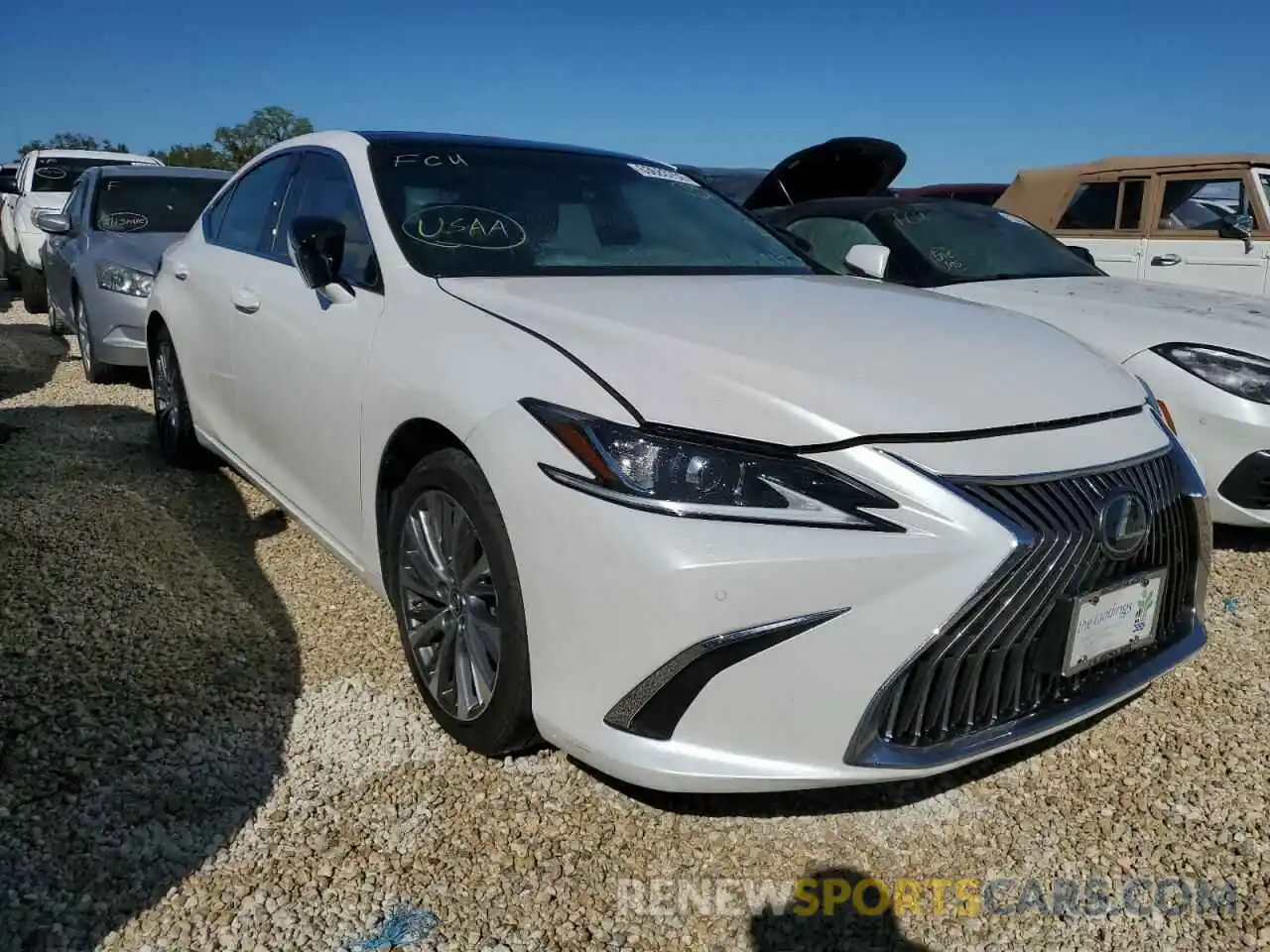 1 Photograph of a damaged car 58ABZ1B18KU030499 LEXUS ES350 2019