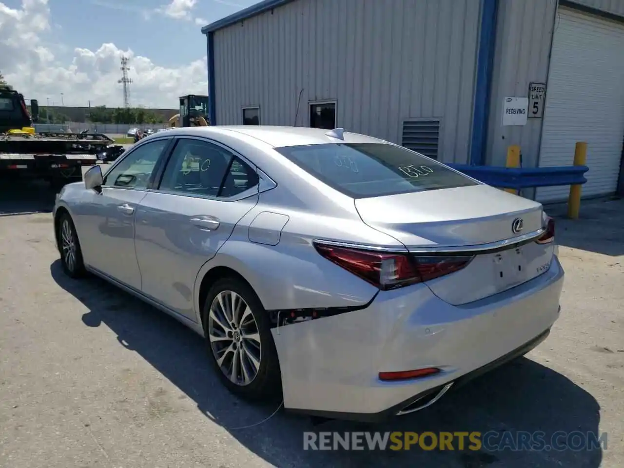 3 Photograph of a damaged car 58ABZ1B18KU037601 LEXUS ES350 2019