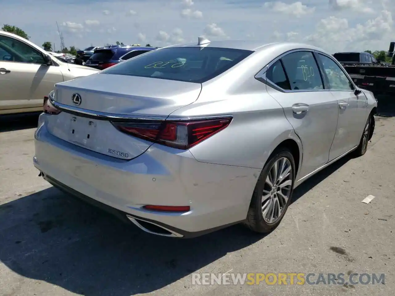 4 Photograph of a damaged car 58ABZ1B18KU037601 LEXUS ES350 2019