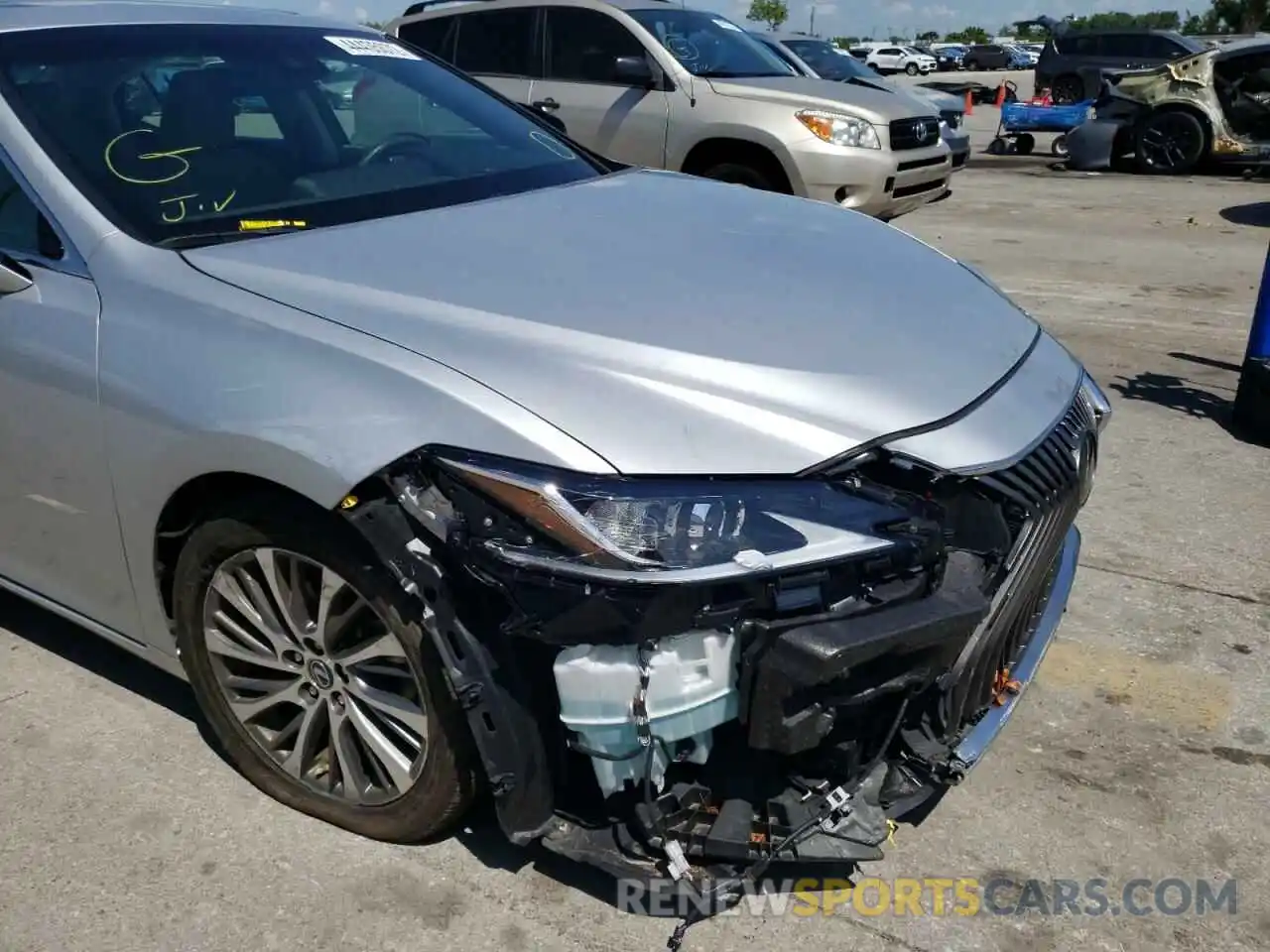 9 Photograph of a damaged car 58ABZ1B18KU037601 LEXUS ES350 2019