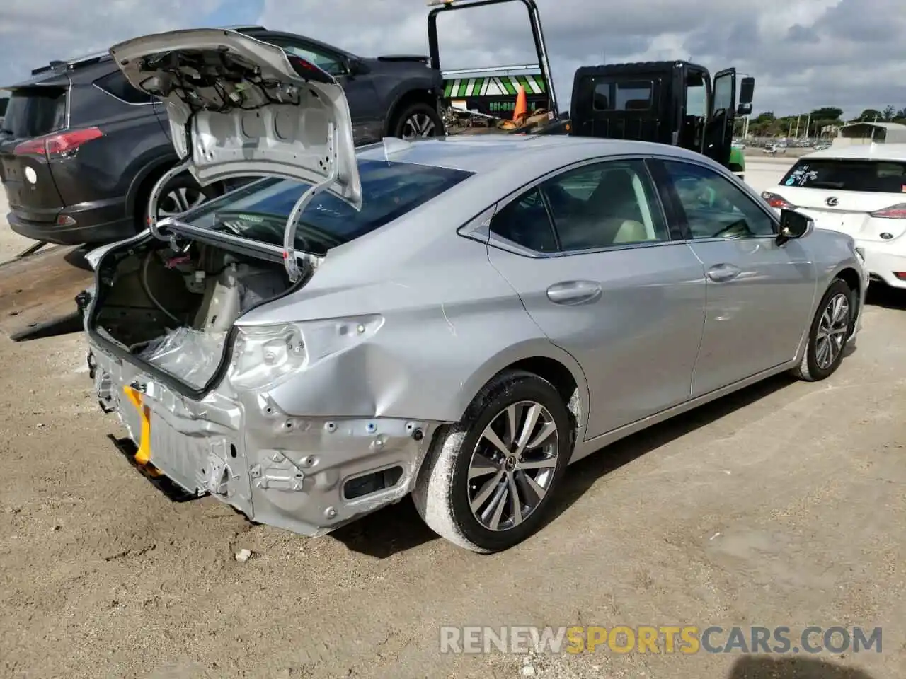 4 Photograph of a damaged car 58ABZ1B18KU041468 LEXUS ES350 2019