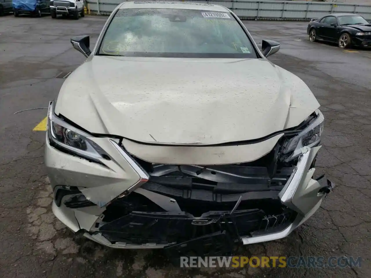 9 Photograph of a damaged car 58ABZ1B18KU042376 LEXUS ES350 2019