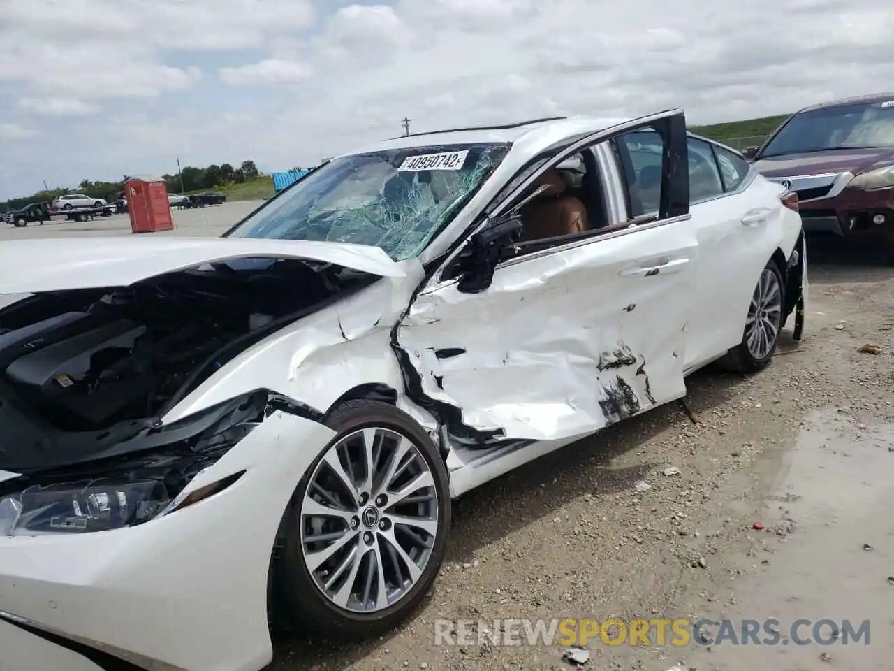 9 Photograph of a damaged car 58ABZ1B18KU044614 LEXUS ES350 2019