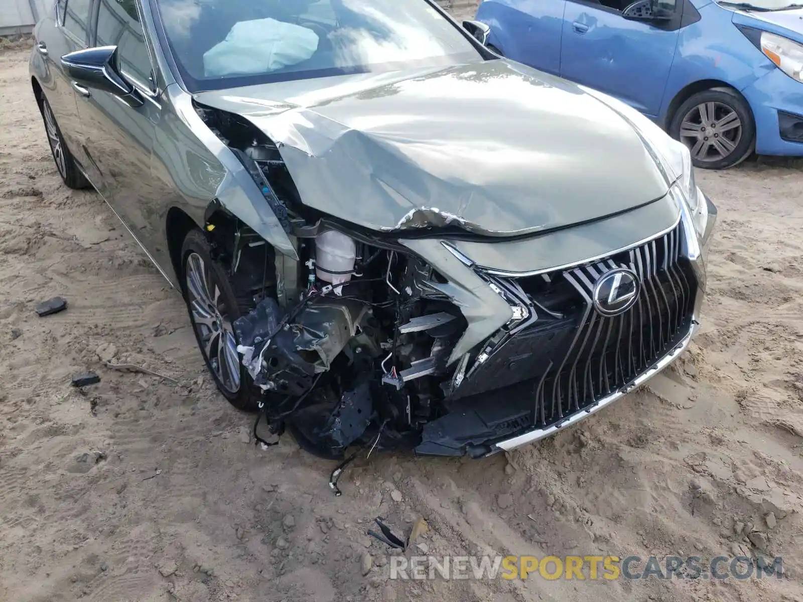 9 Photograph of a damaged car 58ABZ1B18KU049215 LEXUS ES350 2019