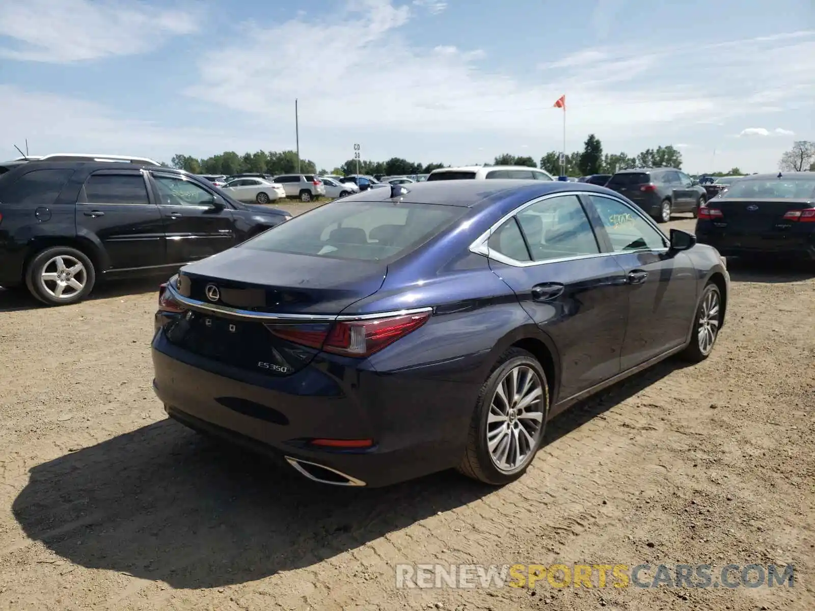 4 Photograph of a damaged car 58ABZ1B19KU002596 LEXUS ES350 2019