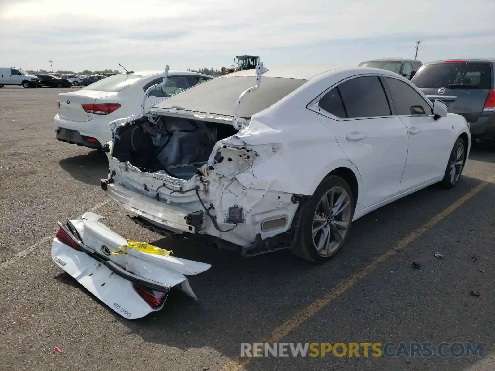 4 Photograph of a damaged car 58ABZ1B19KU007832 LEXUS ES350 2019