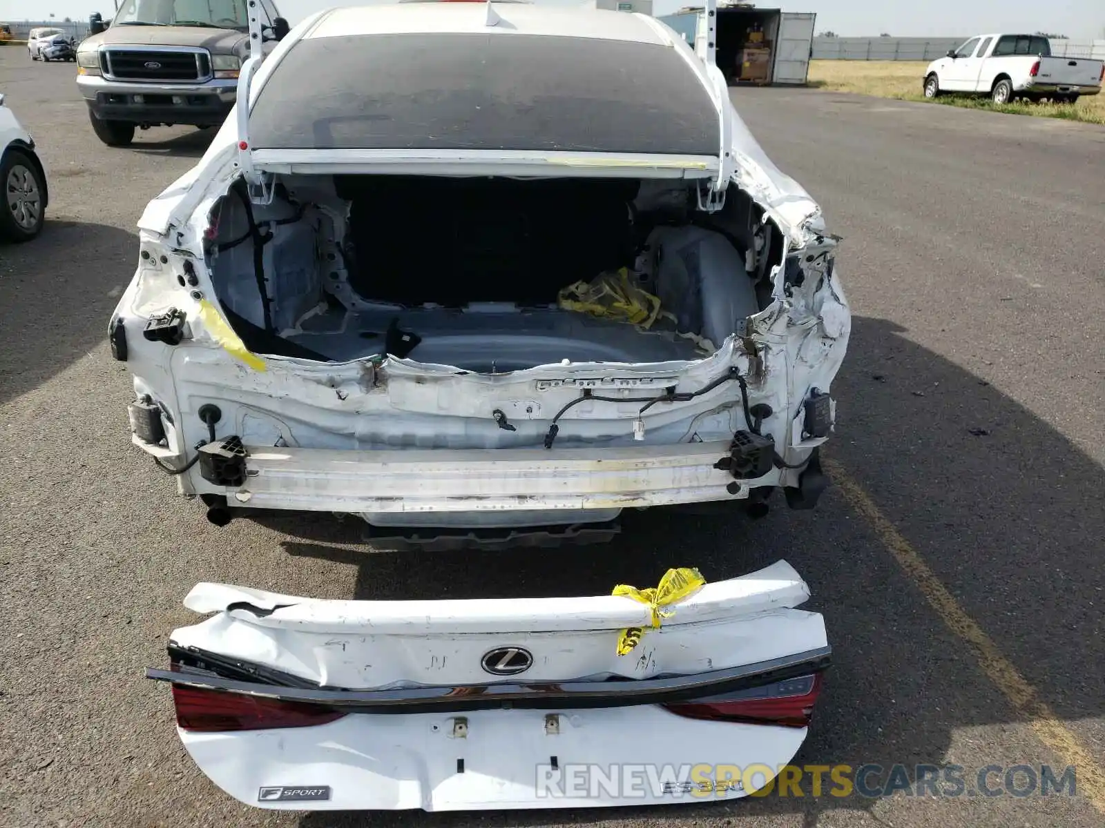 9 Photograph of a damaged car 58ABZ1B19KU007832 LEXUS ES350 2019