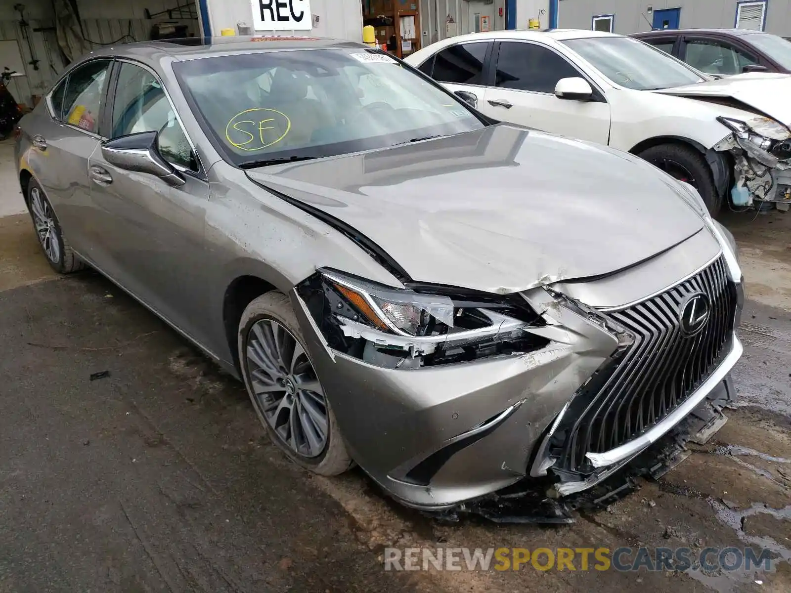 1 Photograph of a damaged car 58ABZ1B19KU008253 LEXUS ES350 2019